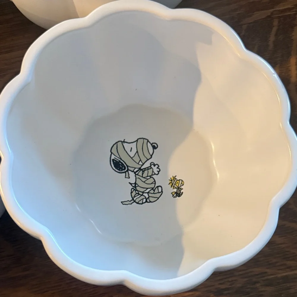 Williams Sonoma four scalloped
